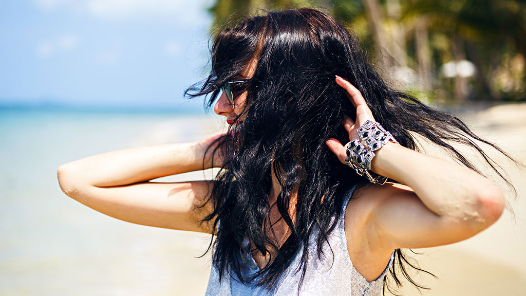 Cómo cuidar tu cabello después del verano y recuperar su brillo